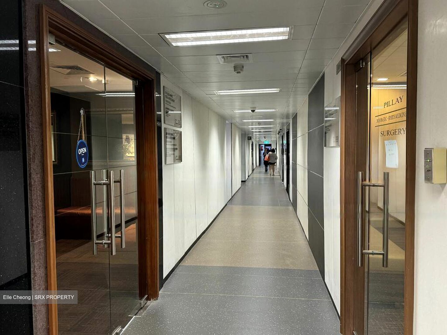Mount Elizabeth Hospital (D9), Retail #592351681